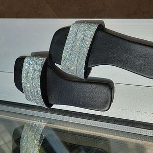Super comfy slides,silver 8